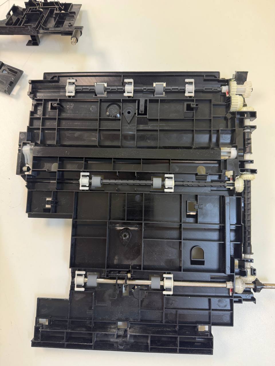 Верхняя направляющая подачи бумаги HP LJ Enterprise M607/M608/M609