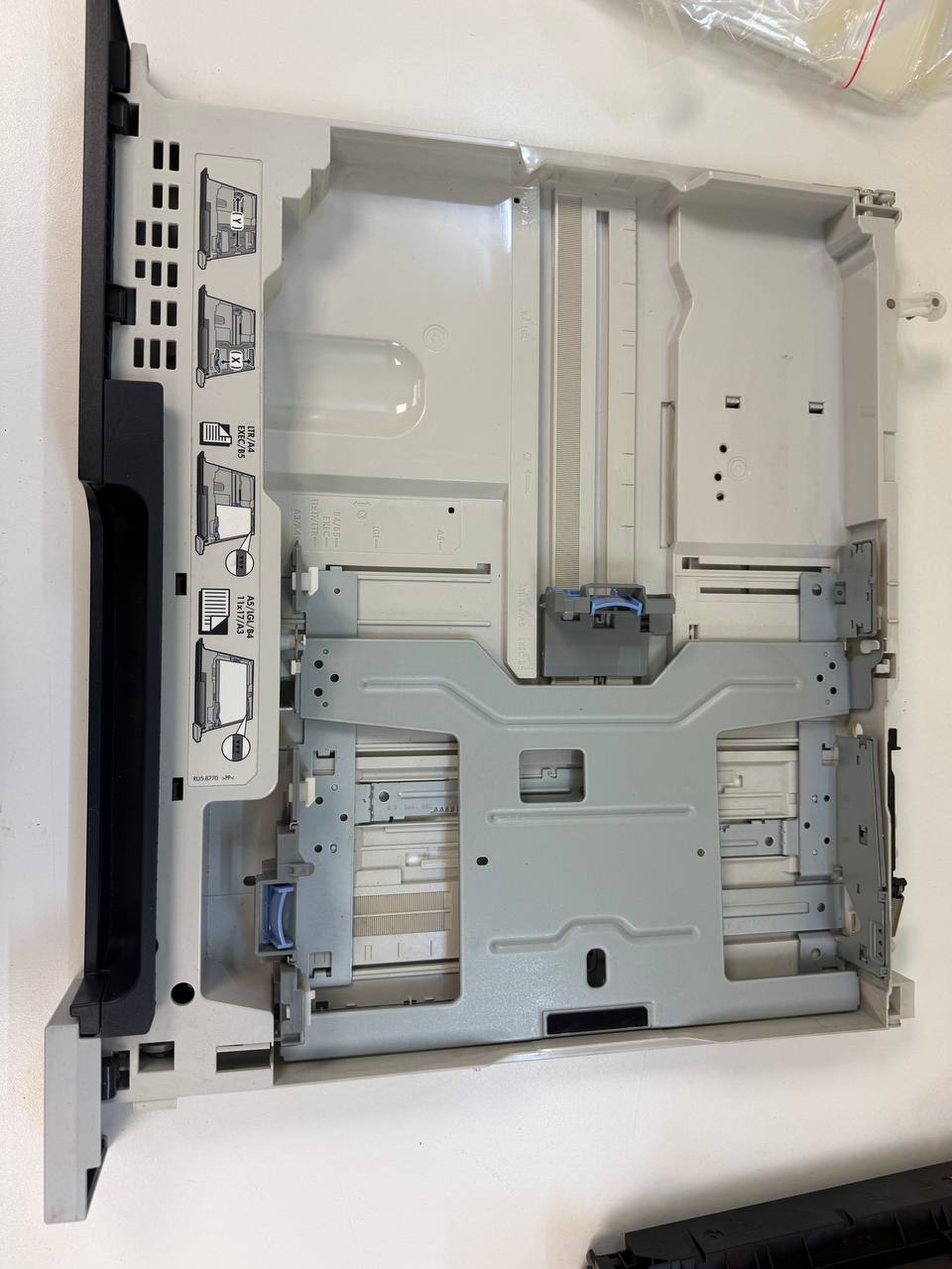 Оригинальный лоток для листовой бумаги HP  250 для HP LaserJet M750, M775, CP5225, 5525