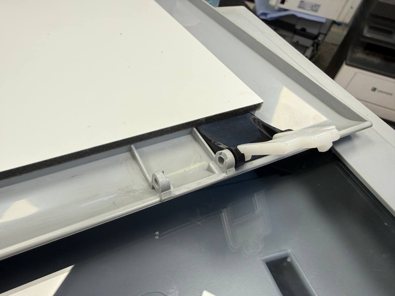 Крепеж крышки сканера Samsung SCX 3400/3405 — миниатюра 2
