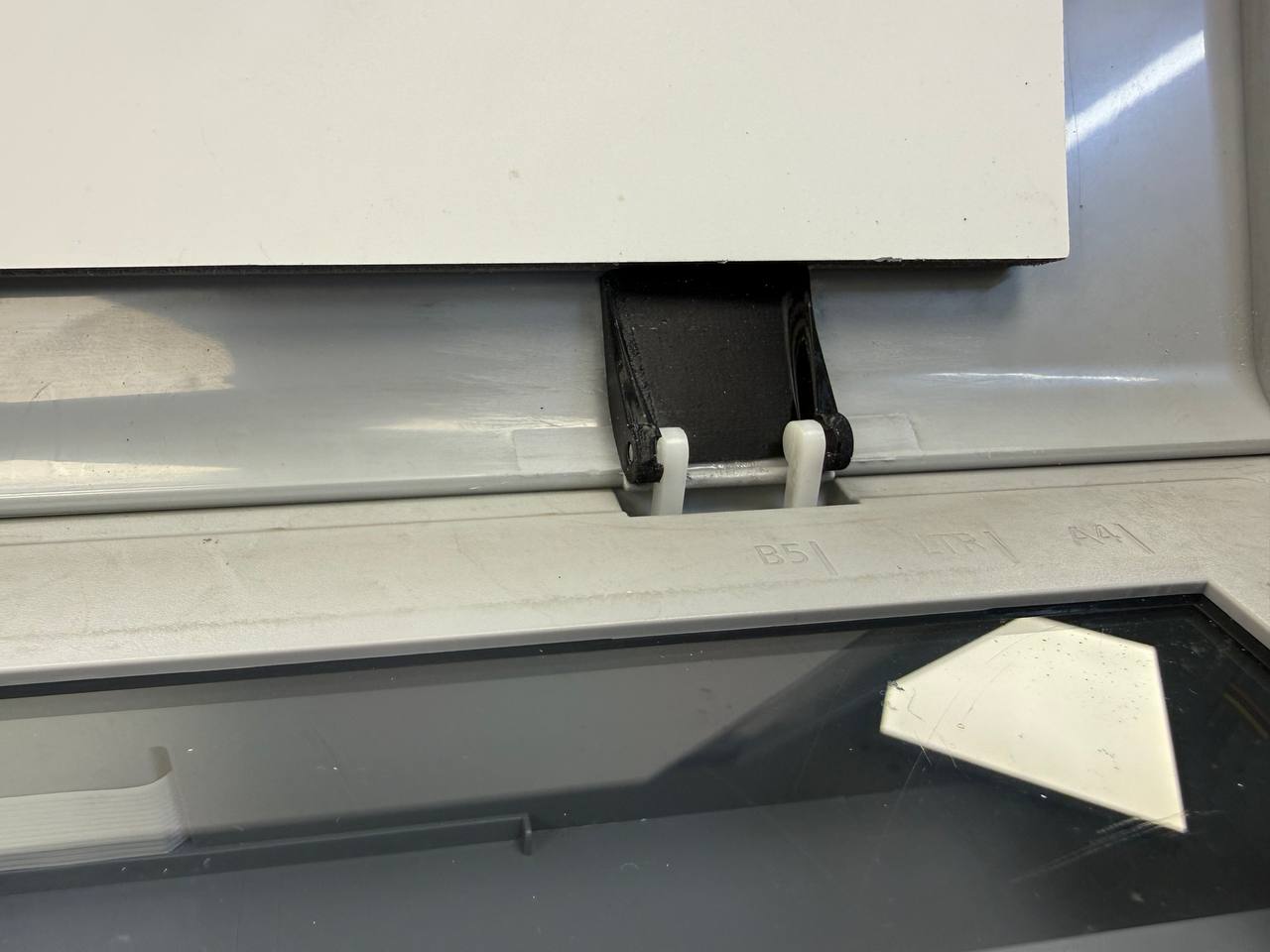 Крепеж крышки сканера Samsung SCX 3400/3405