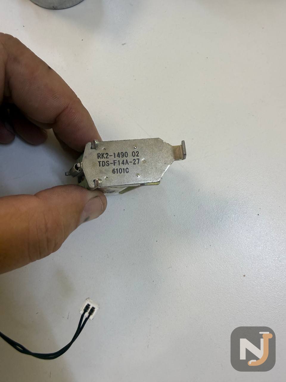 Соленоид привода захвата лотка для HP LJ P3005 / M3027 / M3035 / M525/M521 — миниатюра 2